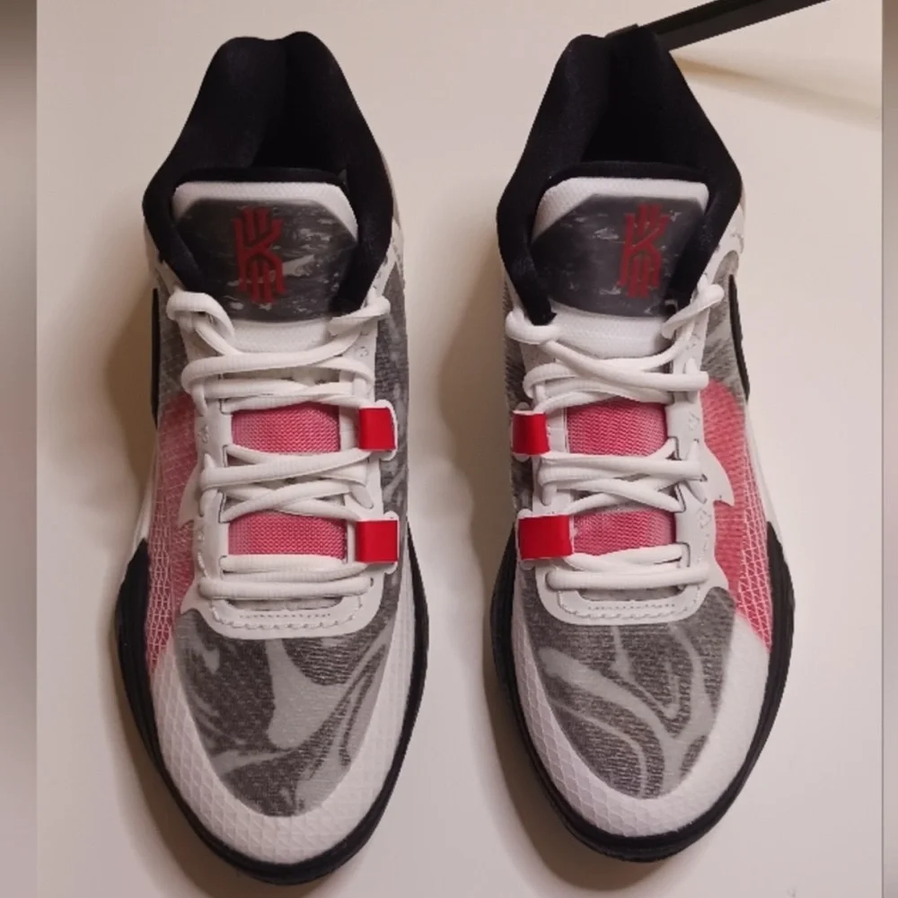 Nike Kyrie 8 White University Red - Picture 6 of 6